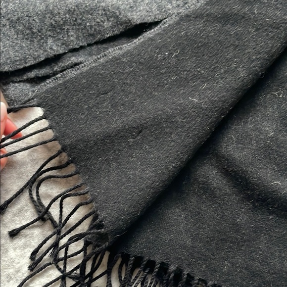 🔥4/$20 Elegant Black Fringe Scarf - Picture 2 of 5